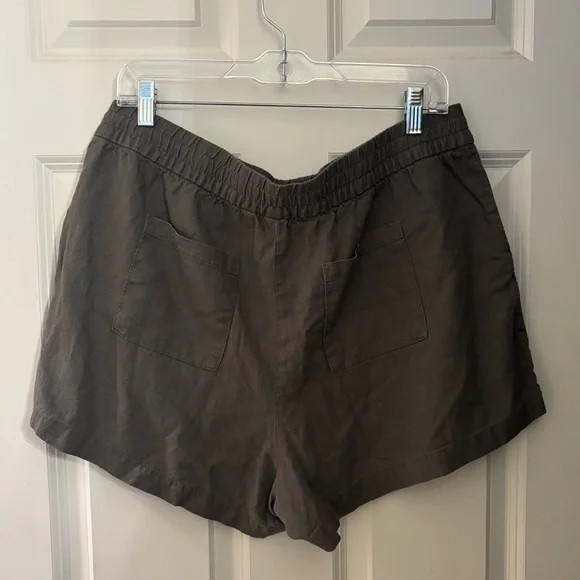 GAP Linen Blend Drawcord Waist Shorts in Dark Olive Green, Size L - Picture 5 of 10